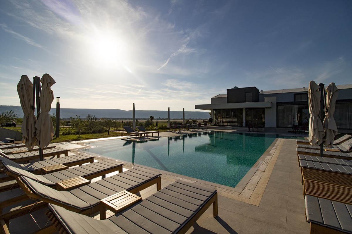 Emporia horizon pool at dusk