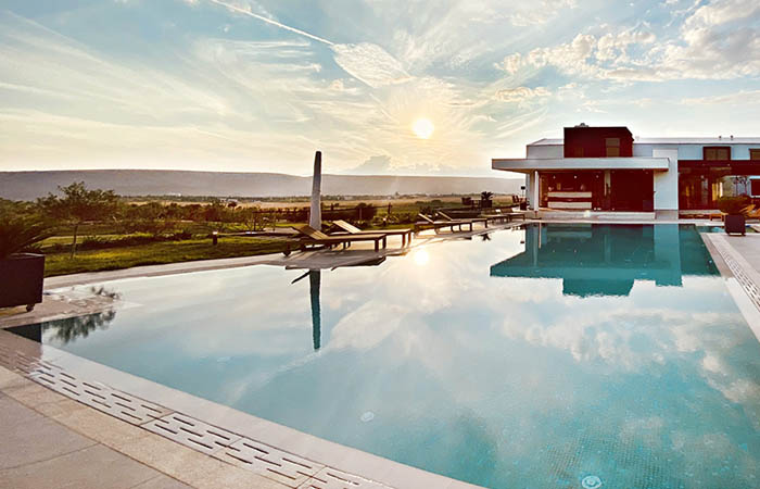 Horizon swimming pool at Emporia