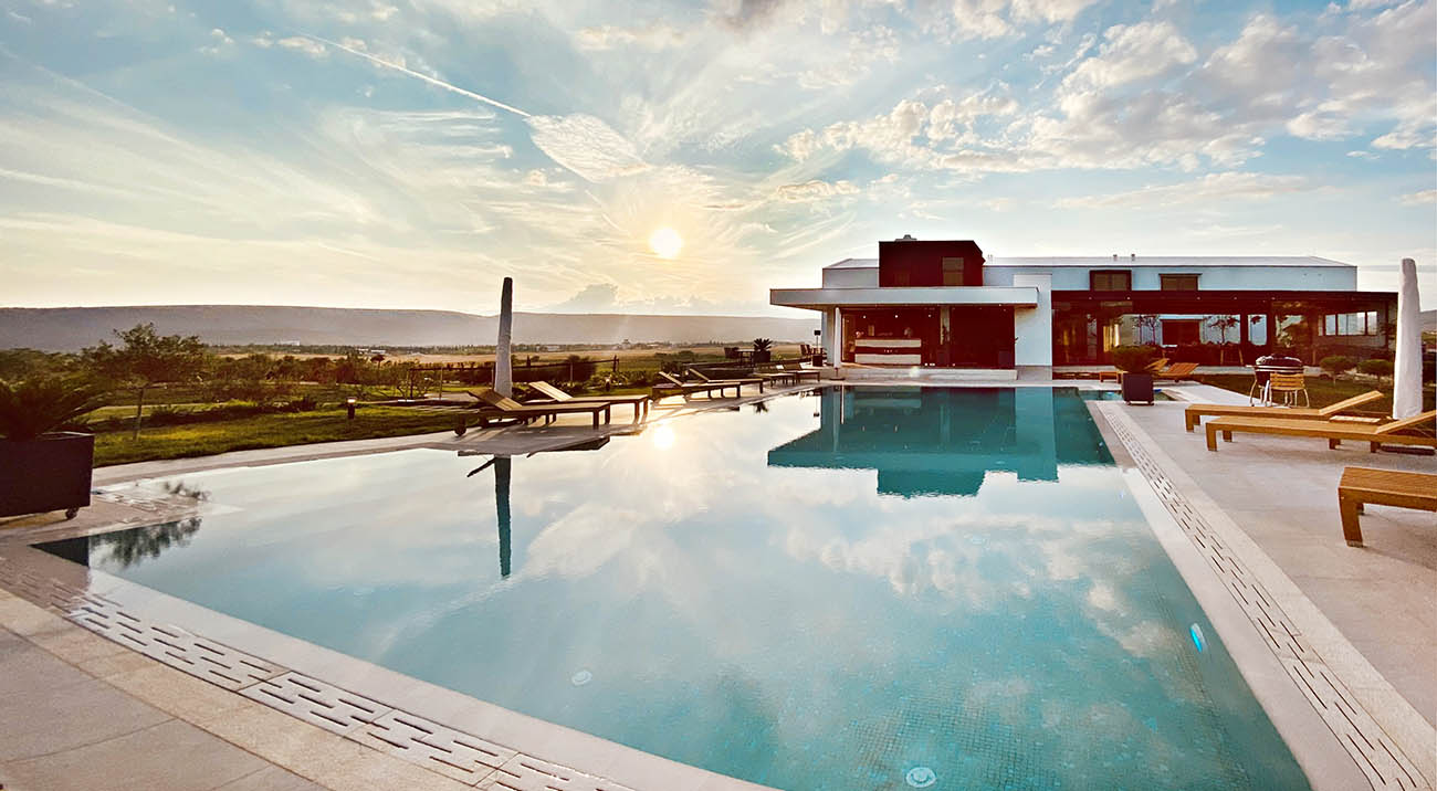 Emporia horizon pool view